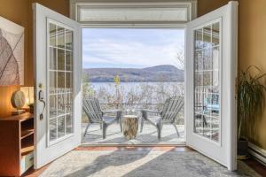 Stunning Lakeview House | Very Private | Hot Tub