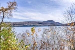 Stunning Lakeview House | Very Private | Hot Tub