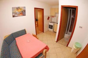 Apartments with WiFi Hvar - 25301