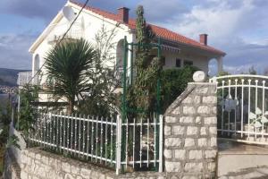 Apartments by the sea Okrug Donji, Ciovo - 25470