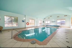 Luxe Buffalo River Retreat - Heated Pool, Spa.