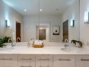 Boutique Cloverdale Loft with Balcony