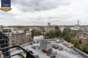 Kensington Luxury 2BR Balcony Sleeps 8 Lift