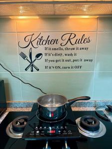 Luxury Design Two Bedrooms at D Secret Garden Condo -1 to 6 Pax - Kempas - Mid Valley - Paradigm Mall - Bandar Dato Onn -