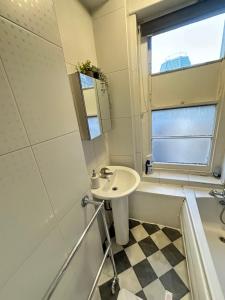 2 bedroom on Edgware Road