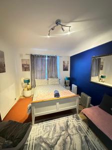 2 bedroom on Edgware Road