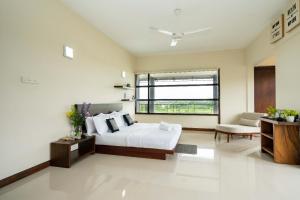 Lakeside Suites By cmb apartments