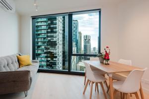 Elevated Living in Melbourne 2B2B TF1707