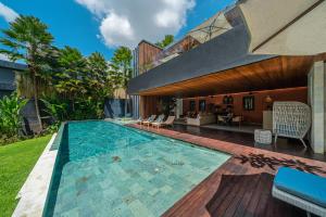 Villa Sandro - 3BR Escape, Lush Jungle Views & Pool