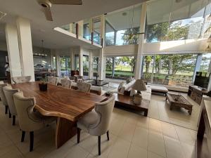 Lakeside Suites By cmb apartments
