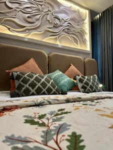 Luxury river view studio apartment 34th floor