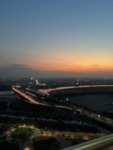 Luxury river view studio apartment 34th floor