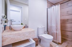 Comfy Apt w Pool & Coworking