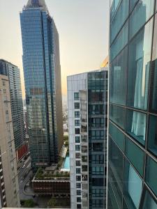 Modern Spacious 2BR in BGC with Direct Mall Access
