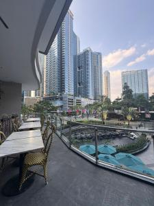 Modern Spacious 2BR in BGC with Direct Mall Access