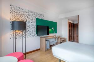 Hotel Santiago Plaza Affiliated by Meliá