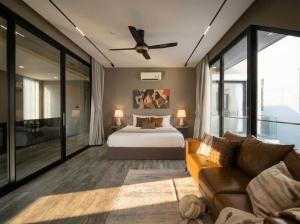Modern Luxury Pool Villa w Sauna 500m to Beach