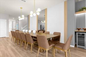 10 BD 8 BA Windsor Cay 16307 SK