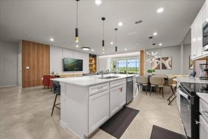 10 BD 8 BA Windsor Cay 15965 CC