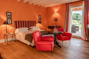 Former Grand Dukes Stable With Pool In Tuscany