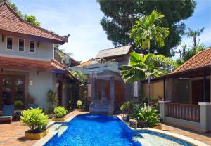 5 Bedrooms Villa in the heart of Legian