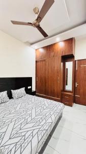 Modern 1BHK flat with AC WiFi Kitchen in Kharar