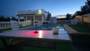 Villa Amparín - BBQ - POOL 3 habitaciones hasta 8 personas