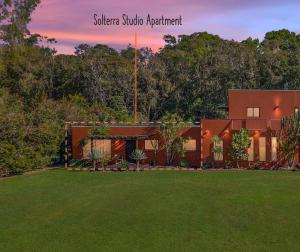 Solterra- Luxury 25m Pool, Spa & Private Acreage Mudjimba - 5min Airport