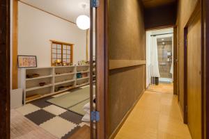 Spacious Traditional Japanese House with Modern Amenities near Shibuya for Families and Groups up to 8 Guests