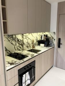 Stylish New Studio Apartment with Balcony