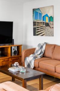 Sea Breeze - Spacious Family Escape near Surf Beach