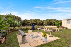Sea Breeze - Spacious Family Escape near Surf Beach