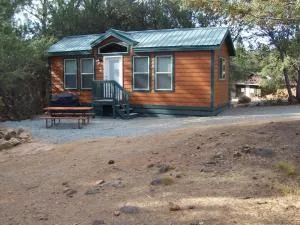Lake of the Springs Camping Resort Cabin 5 - نيفادا سيتي