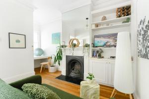KozyGuru | Newtown | Elegant Urban Sanctuary