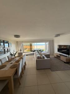 La Dolce Vita Seaside Villa