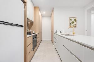 Dickson Stylish 2BR Apt Near ANU w Parking n Gym