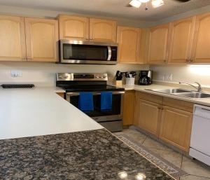 Kamaole Sands #4-110 Ground Floor, Full AC, Great Location, Fitness Center