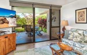 Kamaole Sands 6-101 Completely Renovated Garden ViewCourt Central AC