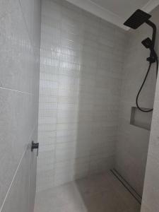 Coastal Elegance 3BR 2BA Near Beach & City