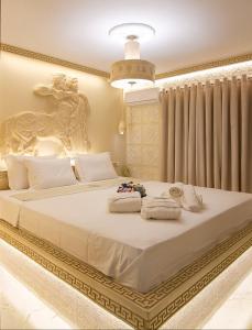 CENTAURIA I Greek Luxury Suite I 5 to Port Gate 7-8