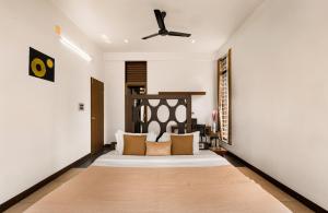 Glass River Retreat by Alaya Stays 4-BHK Riverside Getaway with Private Pool, Lakeside Sit-Out & Lounge Area Near Aluva Railway & Metro Station