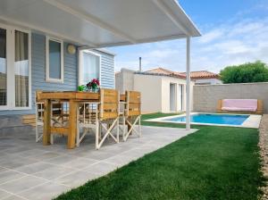 Acogedora casa familiar a pasos de la playa piscina y wifi