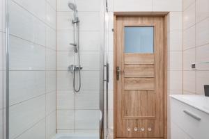 Przytulny Apartament Blisko Zatoki Wrzosowskiej by Noclegi Renters