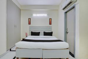 Super Hotel O DLF Phase 1 Metro Station Gurugram
