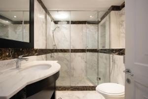 Luxury 5BR Duplex Penthouse with Panoramic Sea Views