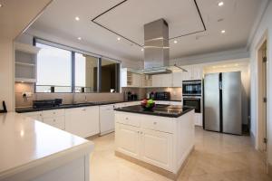 Luxury 5BR Duplex Penthouse with Panoramic Sea Views