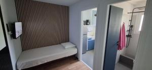 HoneyBee6 - Garden studio close to the port & airport