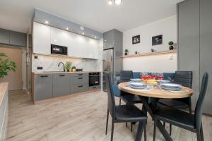 Modern Apartment with Parking and Balcony by Noclegi Renters