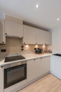 Beautiful 1-bed apartment in Nottingham by Renzo, Ideal for Contractors, Central Location, Free Wi-Fi!