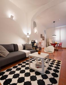 Vintage Apartment with Private Garden in Florence